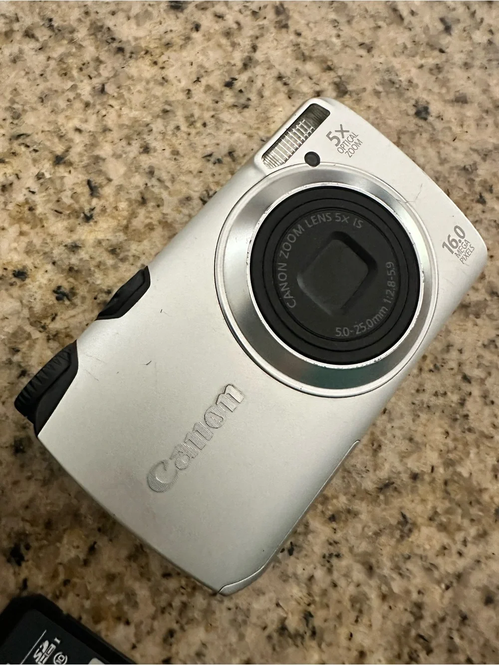 Canon PowerShot A3300 IS 16.0MP Digital Camera 5x Zoom 32 GB Gig SD Card